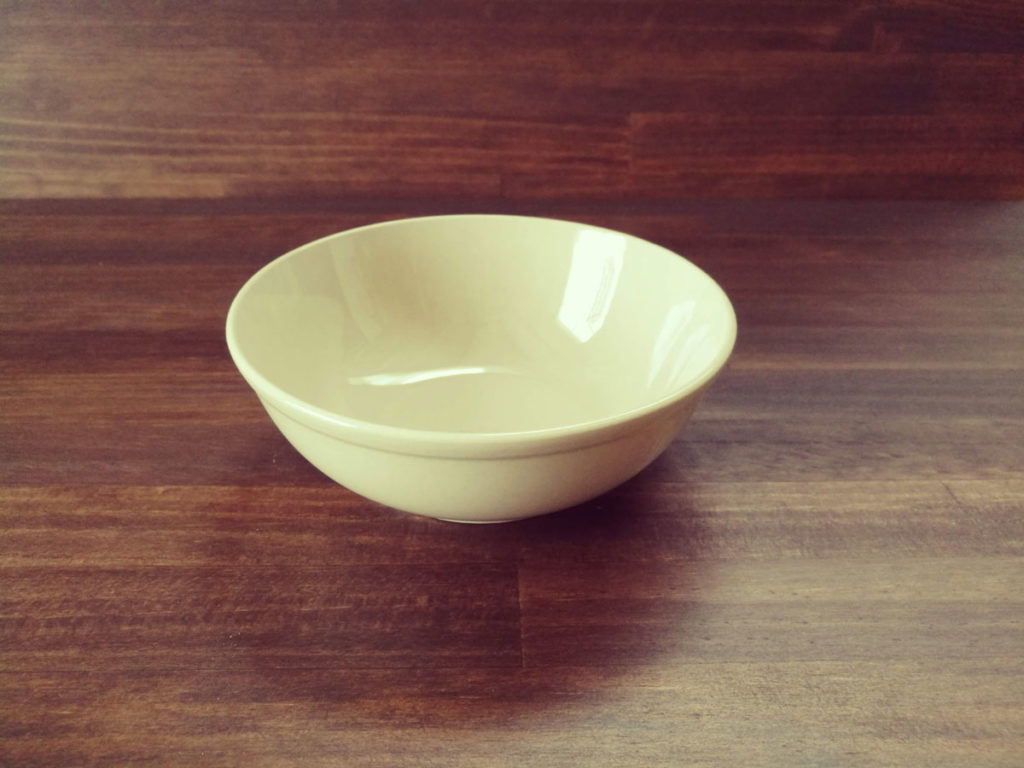 ikeaの食器で本当に使える皿は直径14cmのボウル。