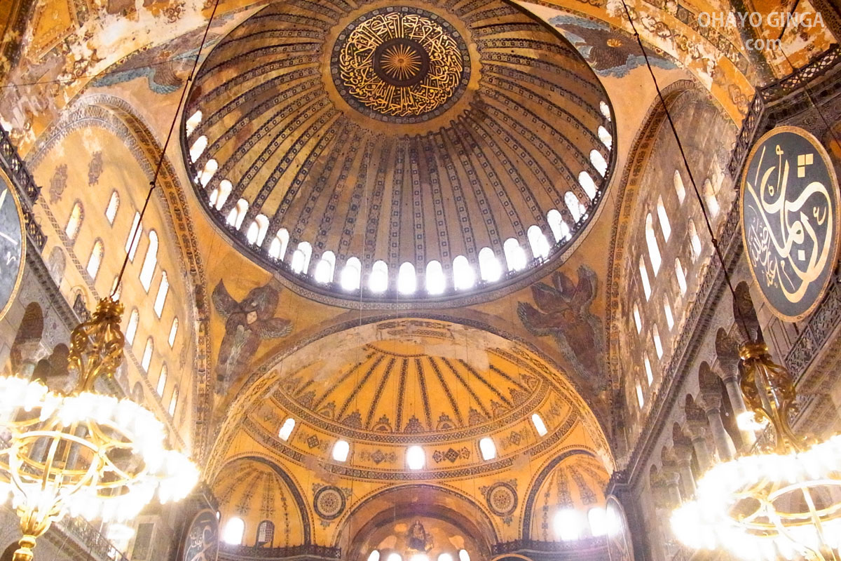 イスタンブール旅行で絶対に訪れたいアヤソフィアの天井