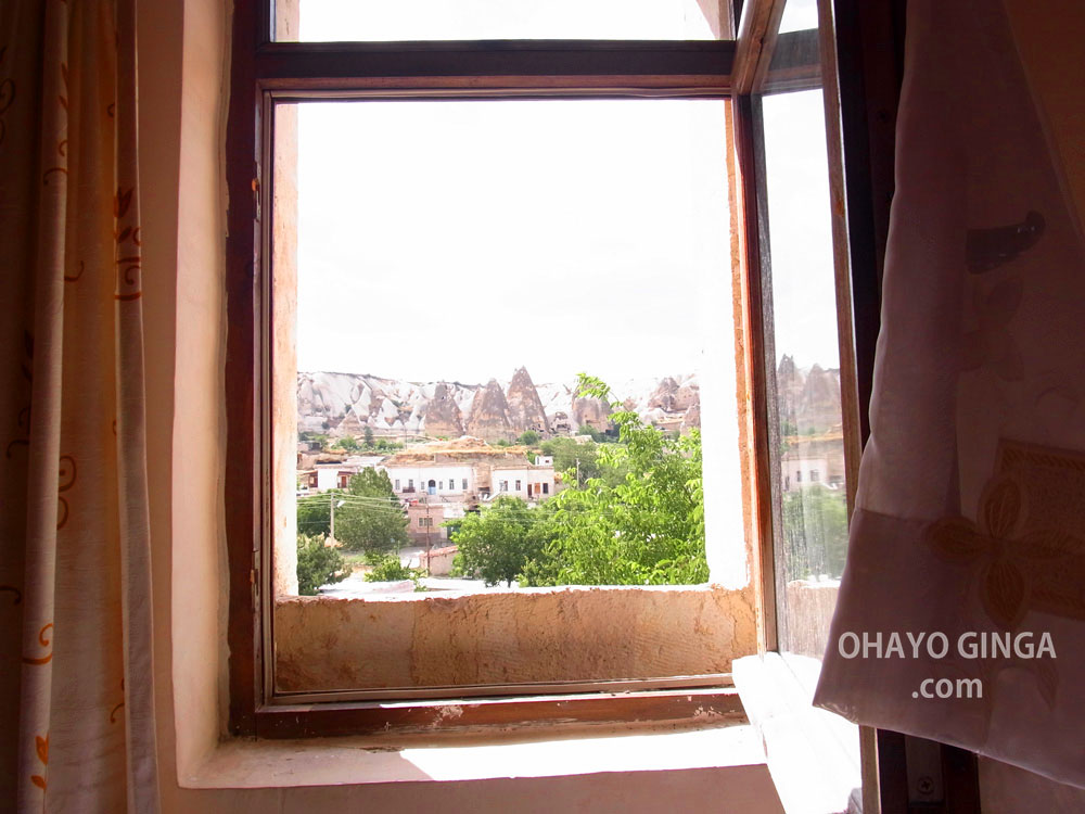 カッパドキアを写真で振り返る。【トルコひとり旅の記録】ギョレメのホテルの窓からの眺め