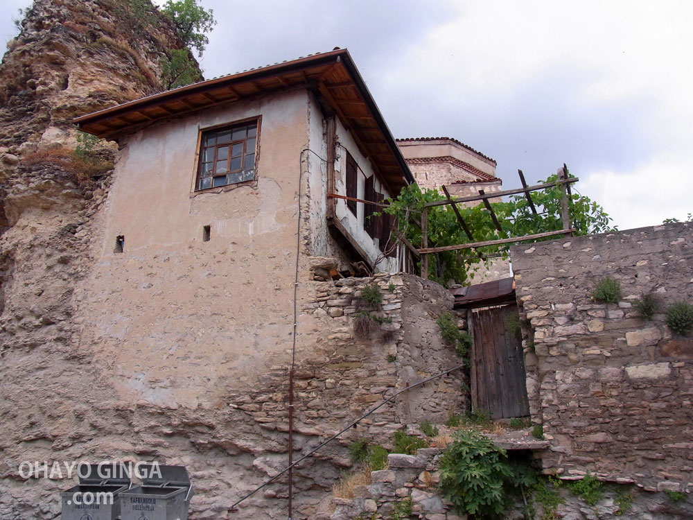 サフランボルを写真で振り返るトルコひとり旅の記録。石と一体化した家