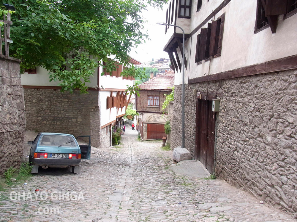 サフランボルを写真で振り返るトルコひとり旅の記録。石畳の町並み